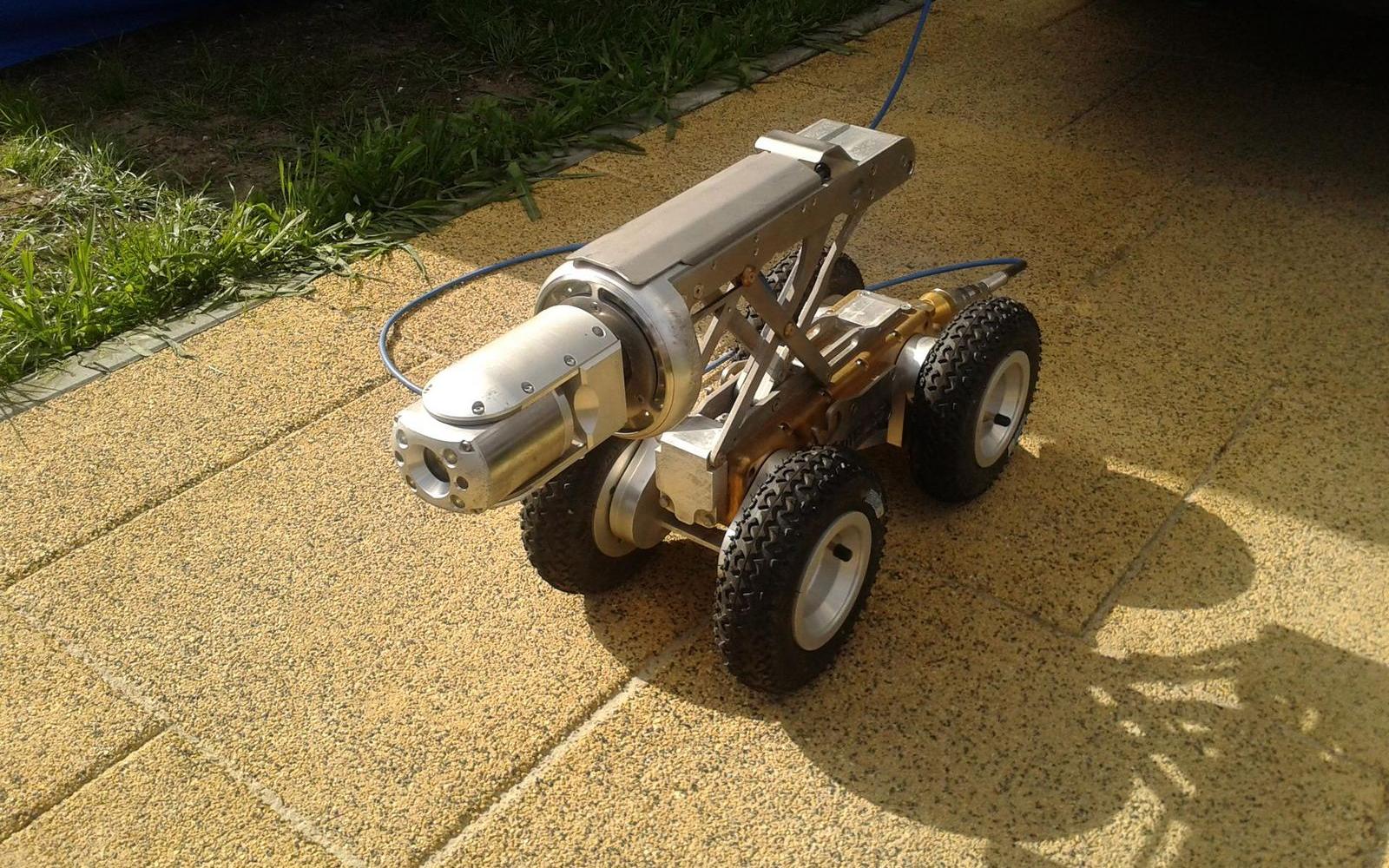 Sewer camera inspection robot used to inspect underground lines